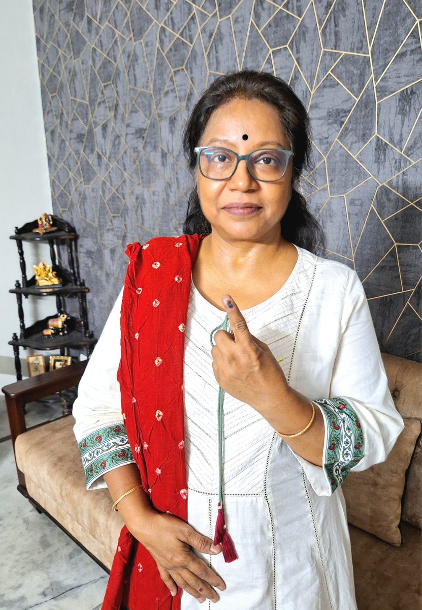 All India Girls Work Incharge of ABVP Prof. @manuks_tj cast her vote today in the 6th phase of the General Election 2024. Did you? Drop your pic in the comment box with the inked finger! #NationFirstVotingMust #ABVP