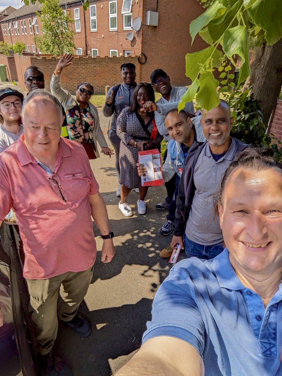 Aaaaaaaand we’re off!! GE2024 in Erith and Thamesmead kicked off in Thamesmead Moorings today with a great turnout and huge support 🌹💪 Let’s reelect @abenaopp and keep Erith and Thamesmead Red 🌹❤️