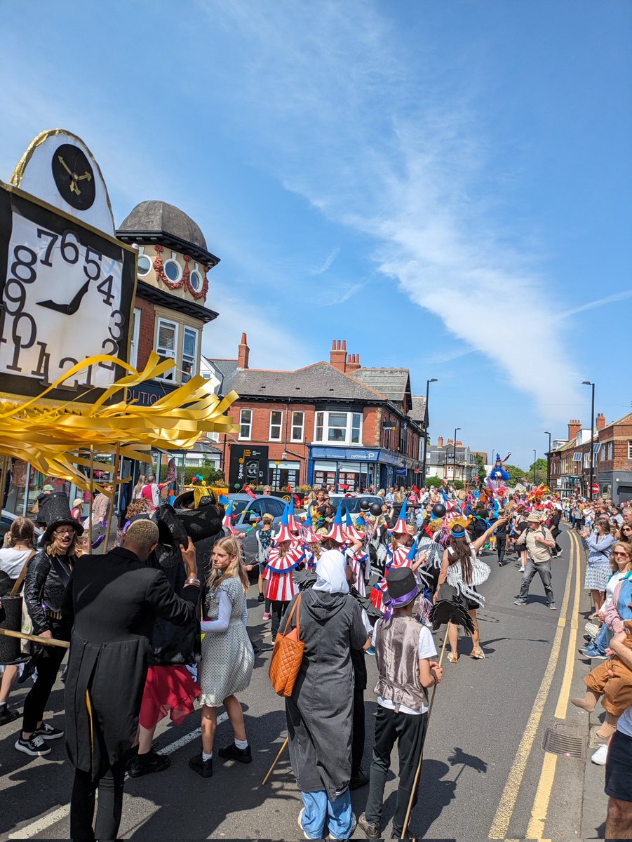 A few snaps of the lovely carnival parade this morning 

#WhitleyBay #WhitleyBayCarnival