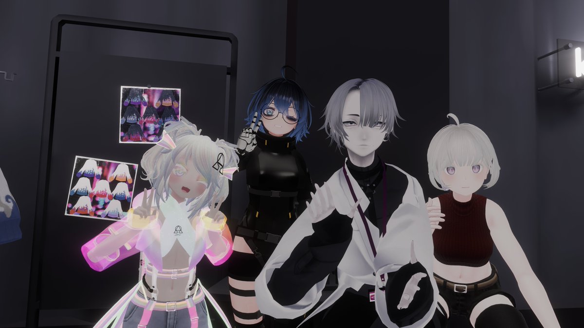 Thank you for allowing us to experience your style! @Carat_Vmall ! Every Single Boutique we saw today really showcases the talent of each designer. I look forward to coming again someday! 🧥👗 (sorry if if missed tags!) #Vrchat #VTuber #Carat_Vmall #Caratコーデ