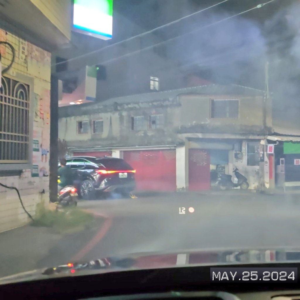 是為啥大半夜從廟裡開出來車後面還要拖個鞭炮一直炸？該不會是牽新車來廟裡拿行照剛過完爐吧？
#my365