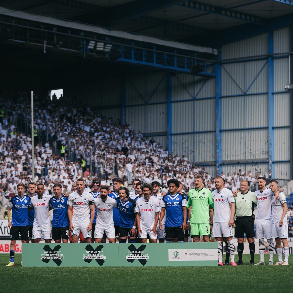 arminia's tweet photo. ❌ Rassismus hat in dieser Welt nichts verloren!
Zeigen die letzten Tage ja leider wieder eindrucksvoll, dass man das nicht oft genug betonen kann…
#DSCSCV #immerdabei https://t.co/93kVO7QU3F