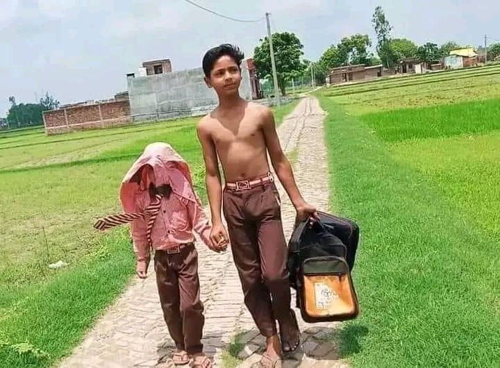 shayar00123's tweet photo. बड़ा भाई बनना इतना आसान नहीं होता है ,
बाप की तरह सबकुछ दाव पर लगाना पड़ता है ।। https://t.co/XPZPPjjW7x