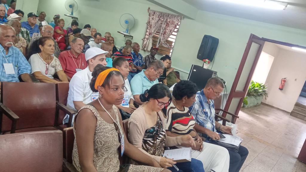 Inicia la VI Conferencia Municipal de la ACRC, con el reconocimiento a nuestros héroes y mártires 🇨🇺
#Palmira
#Cuba
#SomosContinuidad
@CubanaLidice
@DiazCanelB @RojoYamile94732 @dms_palmira @evermaigisla