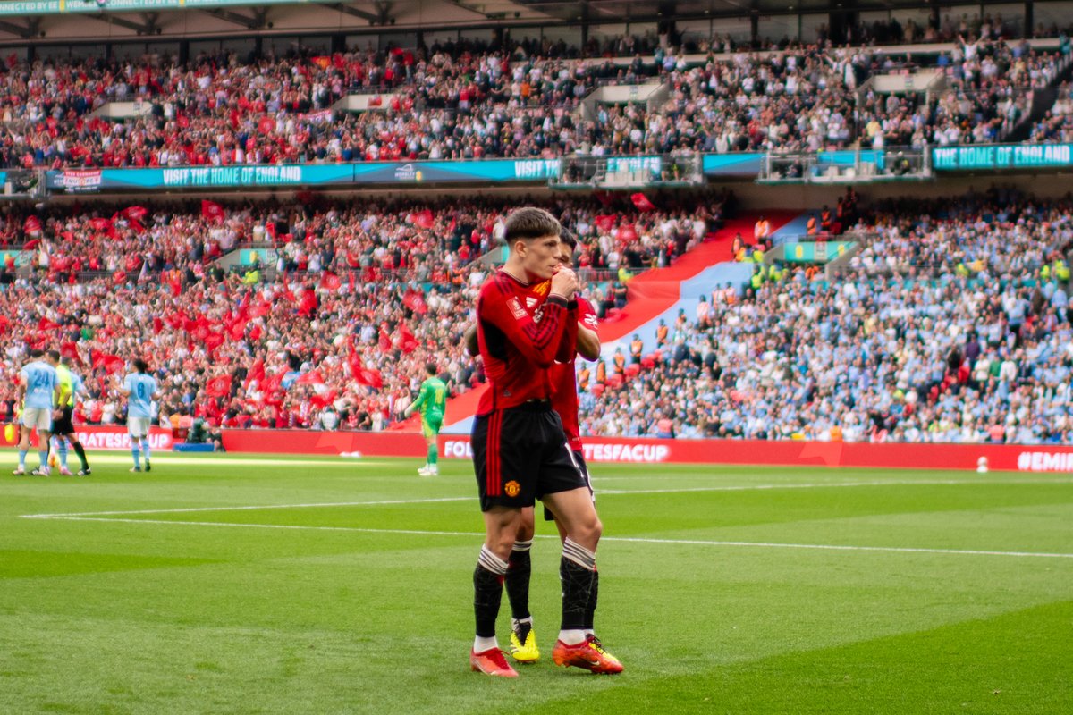 ManUtd_Es's tweet photo. 19 años 🔜 https://t.co/Iesn1QpDzL