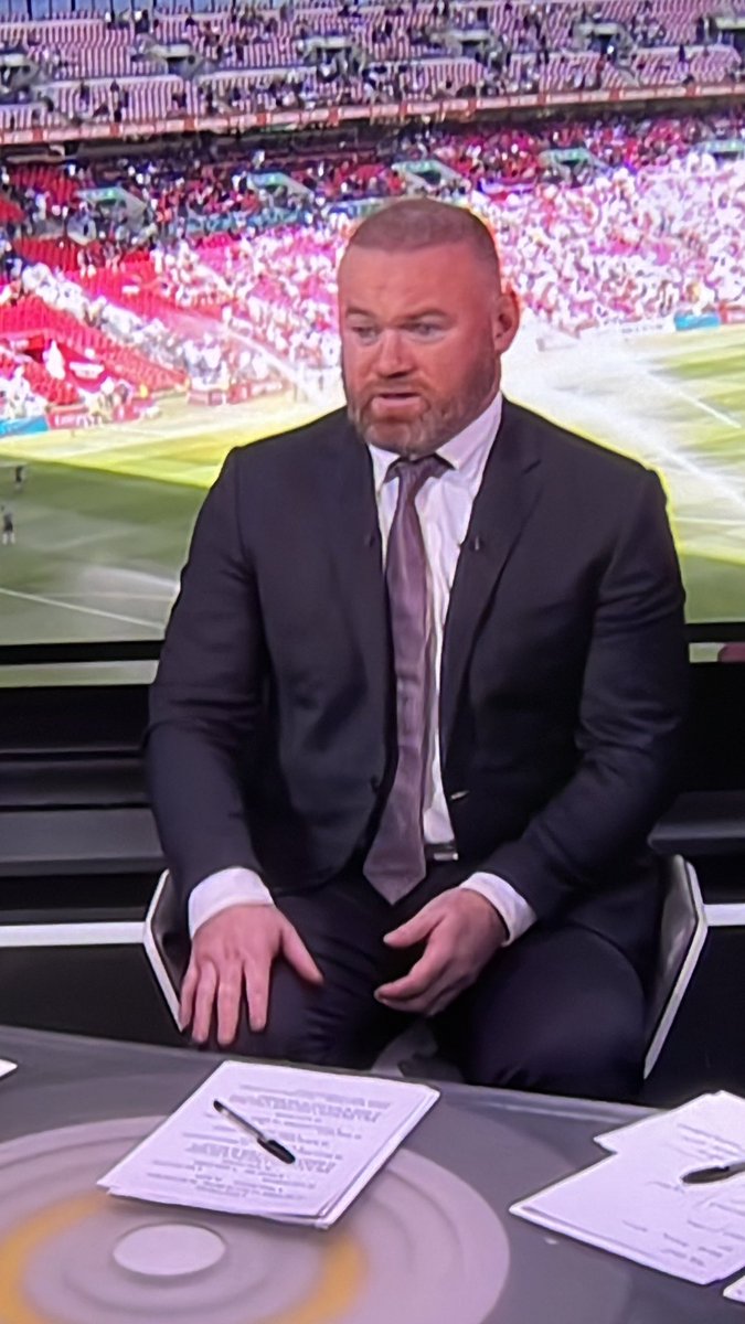 #facupfinal a bigger suit needed