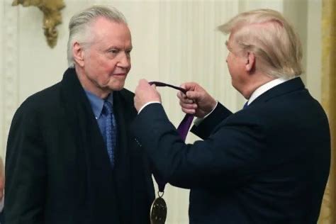 Jon Voight was attacked by Hollywood for supporting President Trump in 2020 He (accurately) said we’re in “the battle of righteousness against Satan” Even his family cut him out of their lives Now, he's back in the new movie ‘Reagan’ w/Dennis Quaid The Hollywood machine