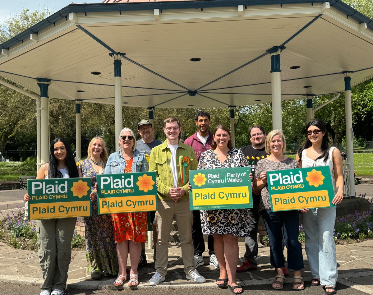 Plaid yn y Parc🏴󠁧󠁢󠁷󠁬󠁳󠁿

Was great to be joined by local @plaid_cymru members, supporters and Cllrs this afternoon in Parc Ynysangharad.

Gyda'n gilydd, we will take our message of fighting for fairness for Wales right across #Pontypridd. 

Diolch i bawb am eu cefnogaeth!