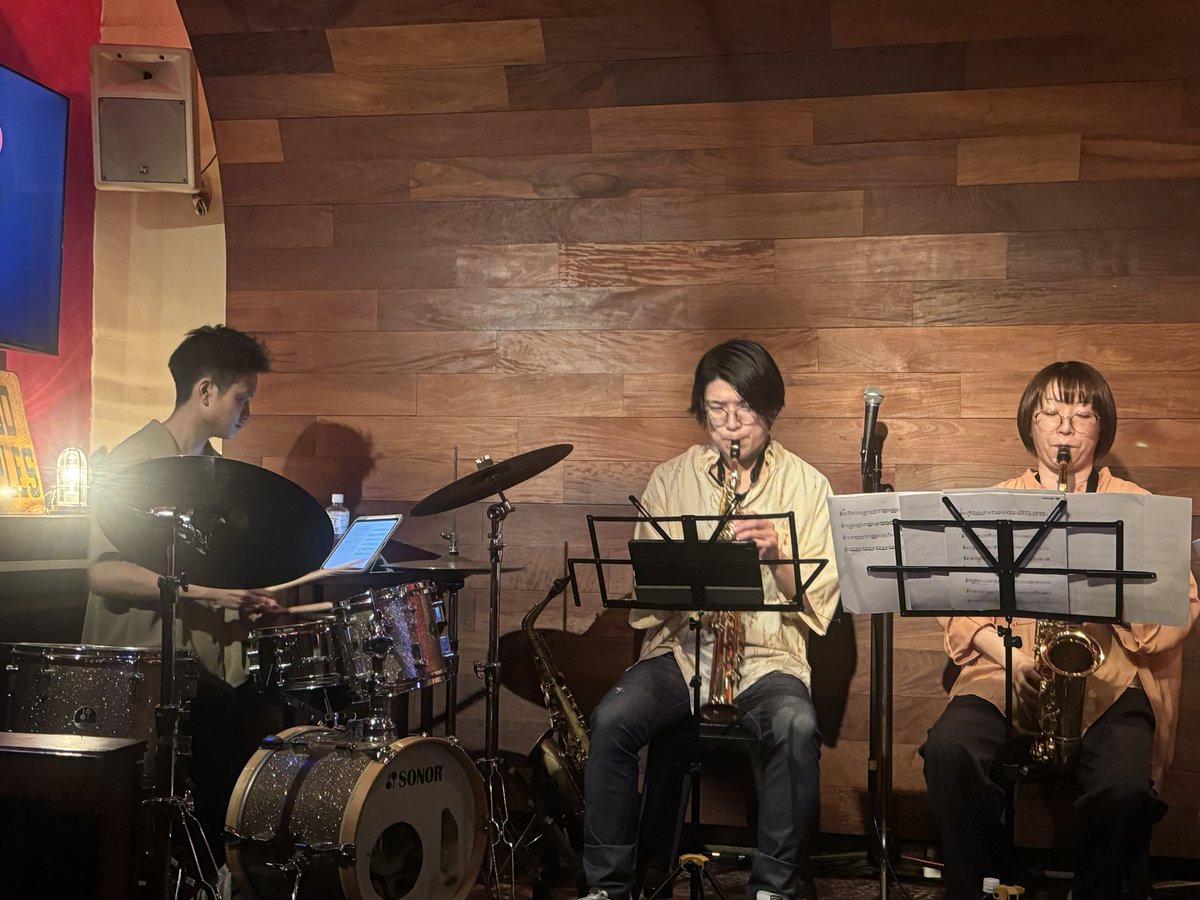 elimona141571's tweet photo. Bouno Saxophone Quartetライブ
J-POPの曲にドラム🥁が入って、ノリノリで楽しみました😊
とても楽しくて吹きたくなりました🎷
#ほのぼーのさっくす https://t.co/3mFH8axy9s