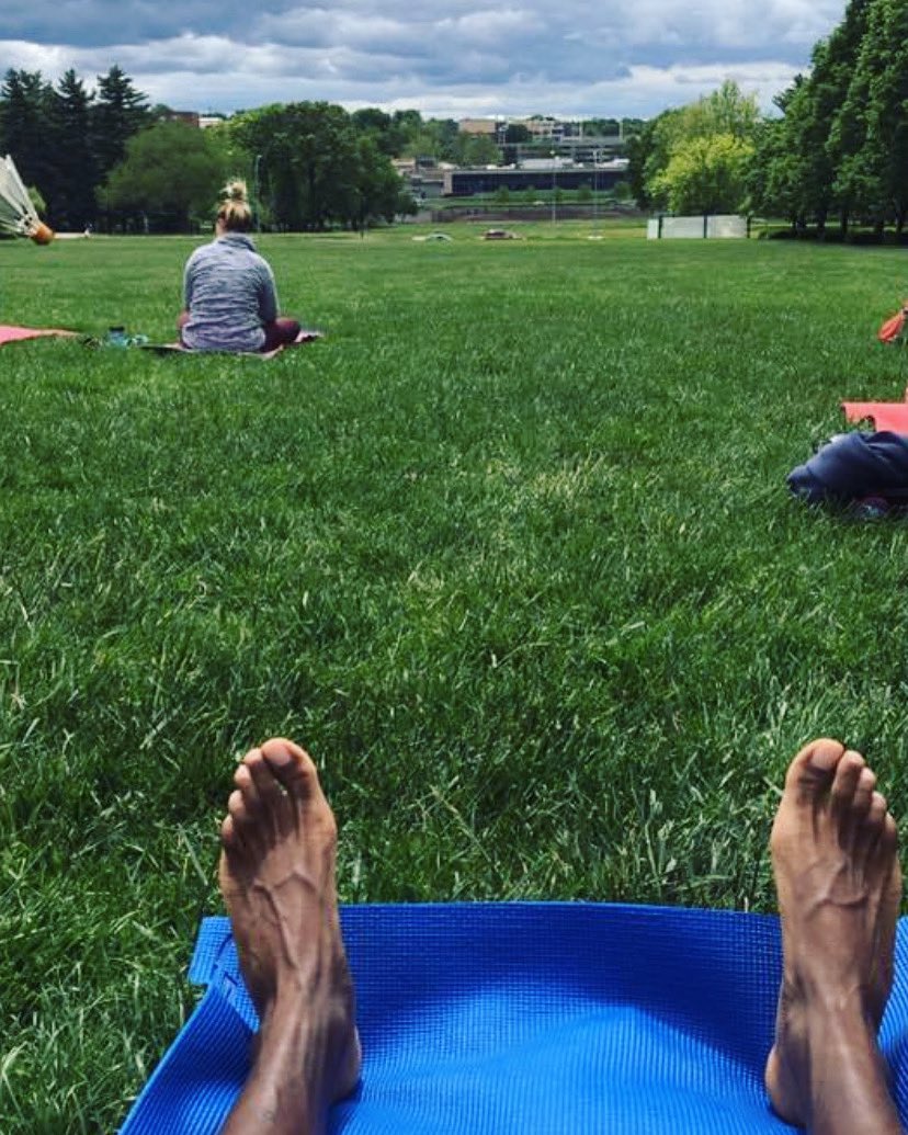 Veinyfeetman's tweet photo. Love opportunities to get outside barefoot. I prefer and between my toes but grass world too I suppose
#malefootfetish #feettops #veinyfeet #yogafeet #malefeet https://t.co/Gnip0A8Mp7