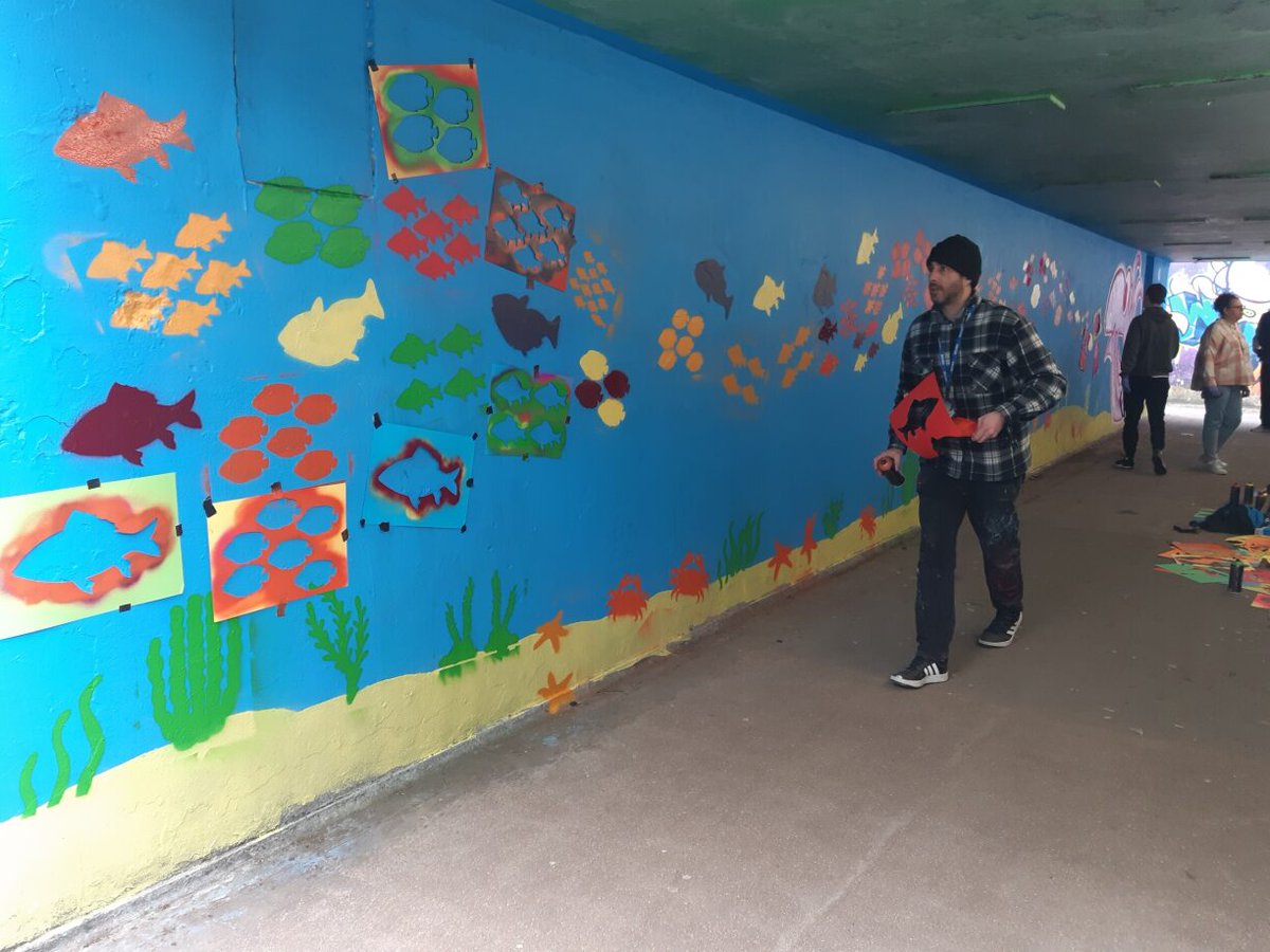 Pupils and teachers from Whitchurch High School’s Ty Calon Centre worked with City Art Project and the Council’s Housing/ Estates team to tap into their artistic talents & help spruce up an underpass in the local area. Thanks to all involved for their efforts!
