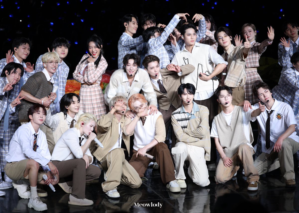 Meowlody_17's tweet photo. 세븐틴 9주년 축하해🩷🩵
늘 지금 처럼 쭉 같이가요💎

#세븐틴과_함께한청춘_벌써_9주년
#SVT_Shinin9_Diamonds https://t.co/MYIhkHyWm5