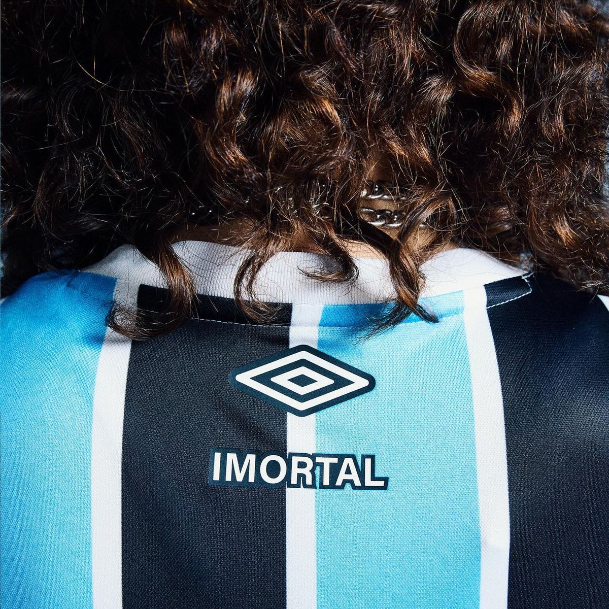 Marketed as celebrating the 1989 Copa do Brasil win - with detailing referencing that success - this is the 2024 Grêmio Foot-Ball Porto Alegrense (FBPA) “1” (home) shirt. Read more: footballshirtculture.com/new-kits/gremi… #NewKits #Grêmio #umbro #footballshirts #soccerjersey #umbrobrasil