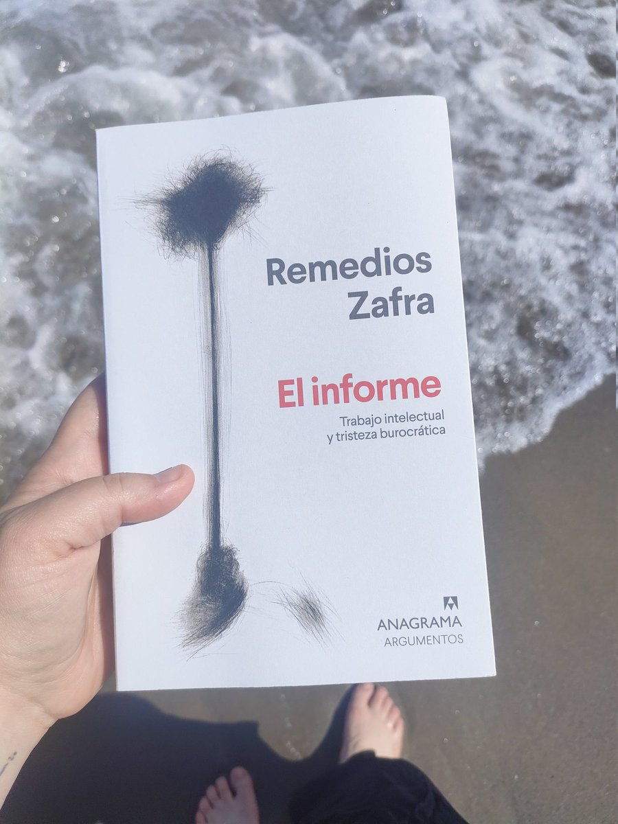 Mar y libros: con qué poco soy feliz. 🥰
