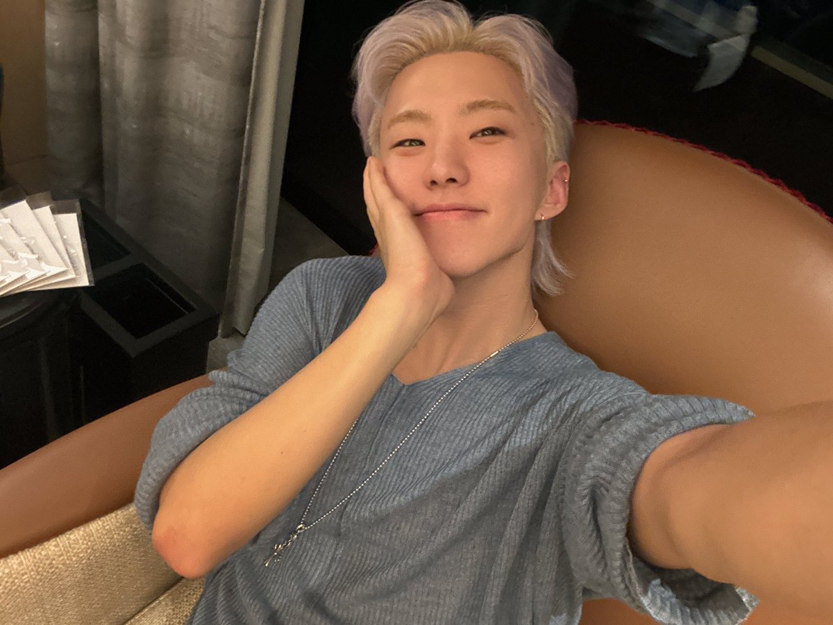svthoshi_kwon's tweet photo. 캐럿들 9주년이네요 🩷🩵
늘 저희에게 아름답9 황홀하9 멋지9 소중하9 
끝내주는 순간들을 보여주셔서 감사하9
저희의 꿈들을 이룰 수 있게 해주셔서 감사하9
앞으로 함께 할 수 있는 시간동안 더 행복하9 
예쁜 추억 많이많이 만들어요
너무 호랑하9 사랑해요♥️ https://t.co/ZtwsPSTsxS