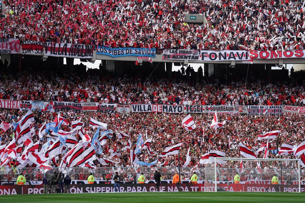 Dios, Patria y el glorioso Club Atlético River Plate.
