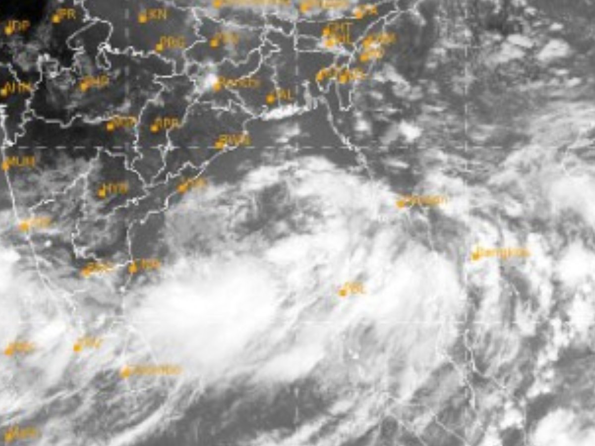 #KolkataAirport to suspend #FlightOperations for 9 hours from Sunday midnight in view of #cyclone #Remal's #landafall: Official

🔴 Catch the day's latest news here ➠  ecoti.in/_RMv5Y  🗞️