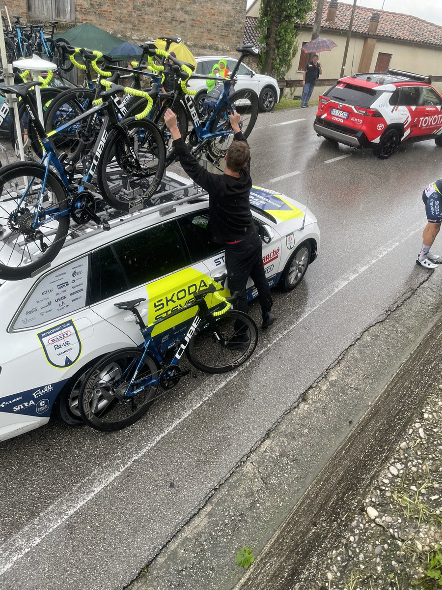 paneta1980's tweet photo. A vedere i forti. 🌧️🌧️🌧️🌧️
#refrontolo https://t.co/GeLiApTjrl