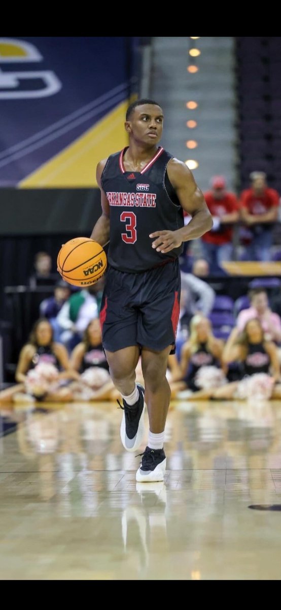 MarcFor46612972's tweet photo. Arkansas State Guard Derrian Ford is always giving back his knowledge to the youth in his hometown Magnolia Arkansas always PUT GOD FIRST and always listen to your parents. D. FORD is going into his Junior season at A-State Trusting the process Jeremiah 29:11 https://t.co/Y1beIXPoyZ