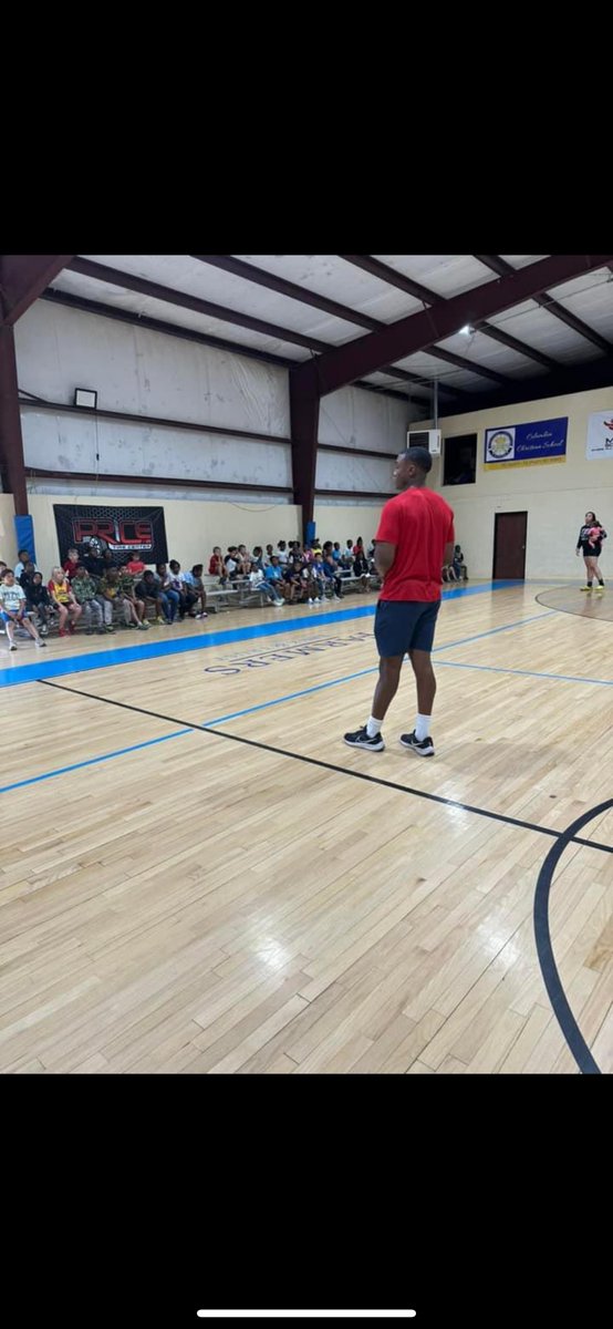 MarcFor46612972's tweet photo. Arkansas State Guard Derrian Ford is always giving back his knowledge to the youth in his hometown Magnolia Arkansas always PUT GOD FIRST and always listen to your parents. D. FORD is going into his Junior season at A-State Trusting the process Jeremiah 29:11 https://t.co/Y1beIXPoyZ