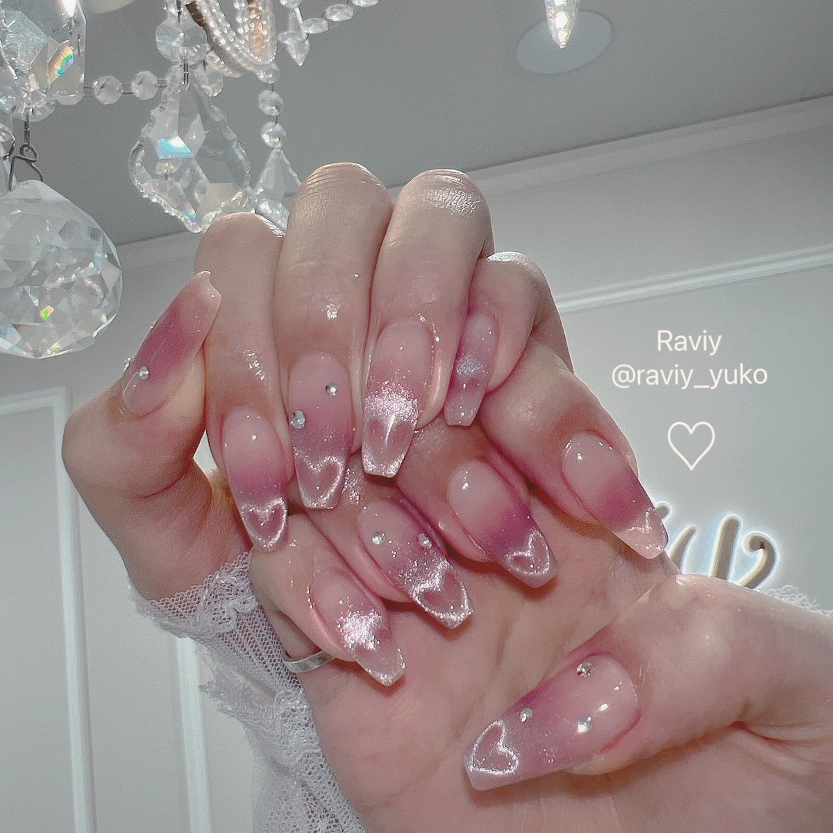raviy_staff's tweet photo. マグネットのハートアレンジが可愛い♡
ゴテゴテ過ぎないから上品に指先盛れる🩰 https://t.co/ftLItR15Qc