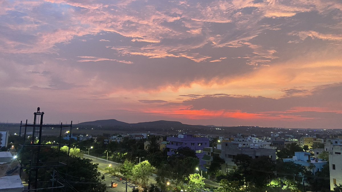 SKSahu29's tweet photo. Magical Dusk #Bhubaneswar https://t.co/b4dfpFtePu