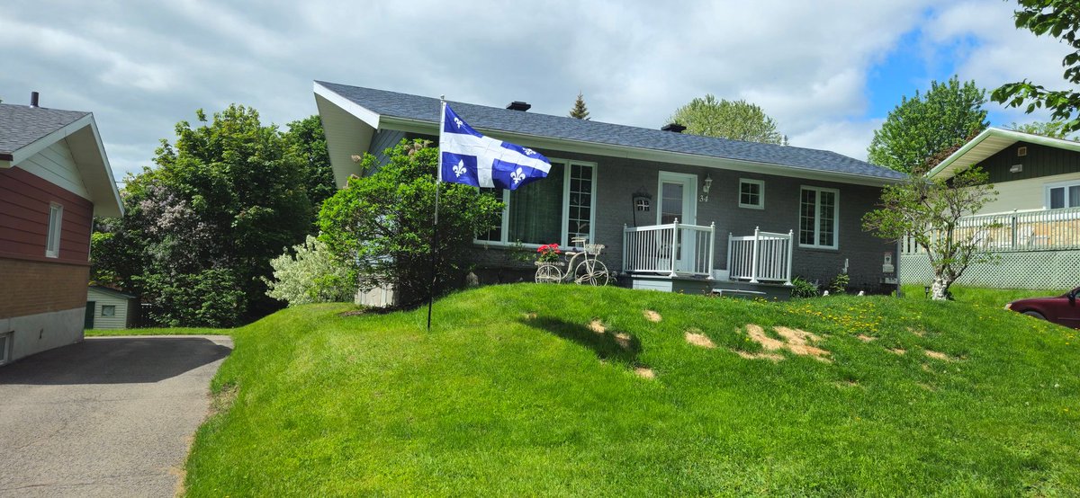 En mon nom et celui de l'Entraide Patriotique du Québec EPQ & Les Patriotes de Chénier.
NOUS VOUS SOUHAITONS UNE MERVEILLEUSE ÉTÉ, VIVE LA PATRIE, LA SEULE ET UNIQUE, LE QUÉBEC !