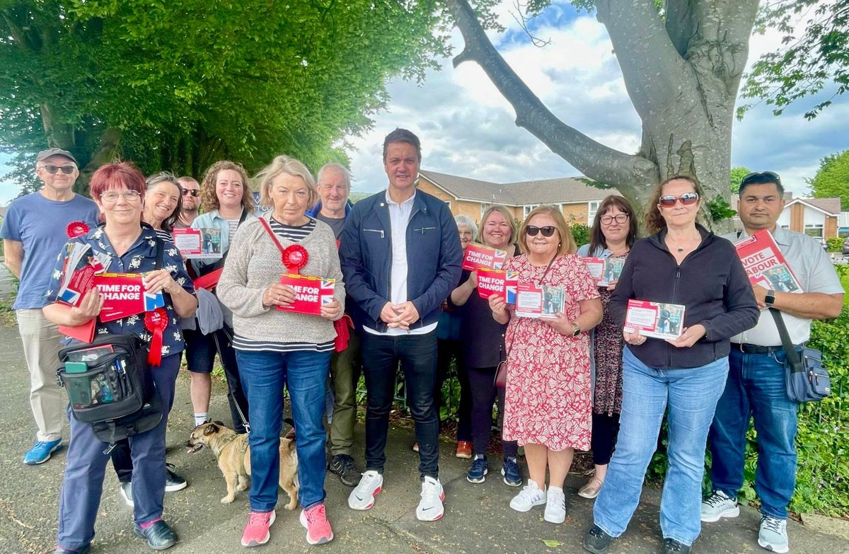 Delighted to be out campaigning today for @jamesfrith in Bury North. Only @UKLabour can deliver the change we need. #votelabour