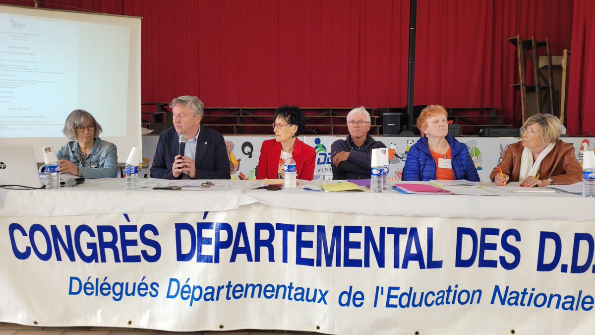 didierlegac's tweet photo. Heureux d’échanger avec les #DDEN du #Finistère à l’occasion de leur congrès annuel. Et saluer leur engagement bénévole pour l’#école publique et la défense des valeurs de #citoyenneté et #laicite. Avec @nadegehavet. @education_gouv @acrennes @emmanuel_ethis @guyleneesnault1 https://t.co/cKFop6I4Ig