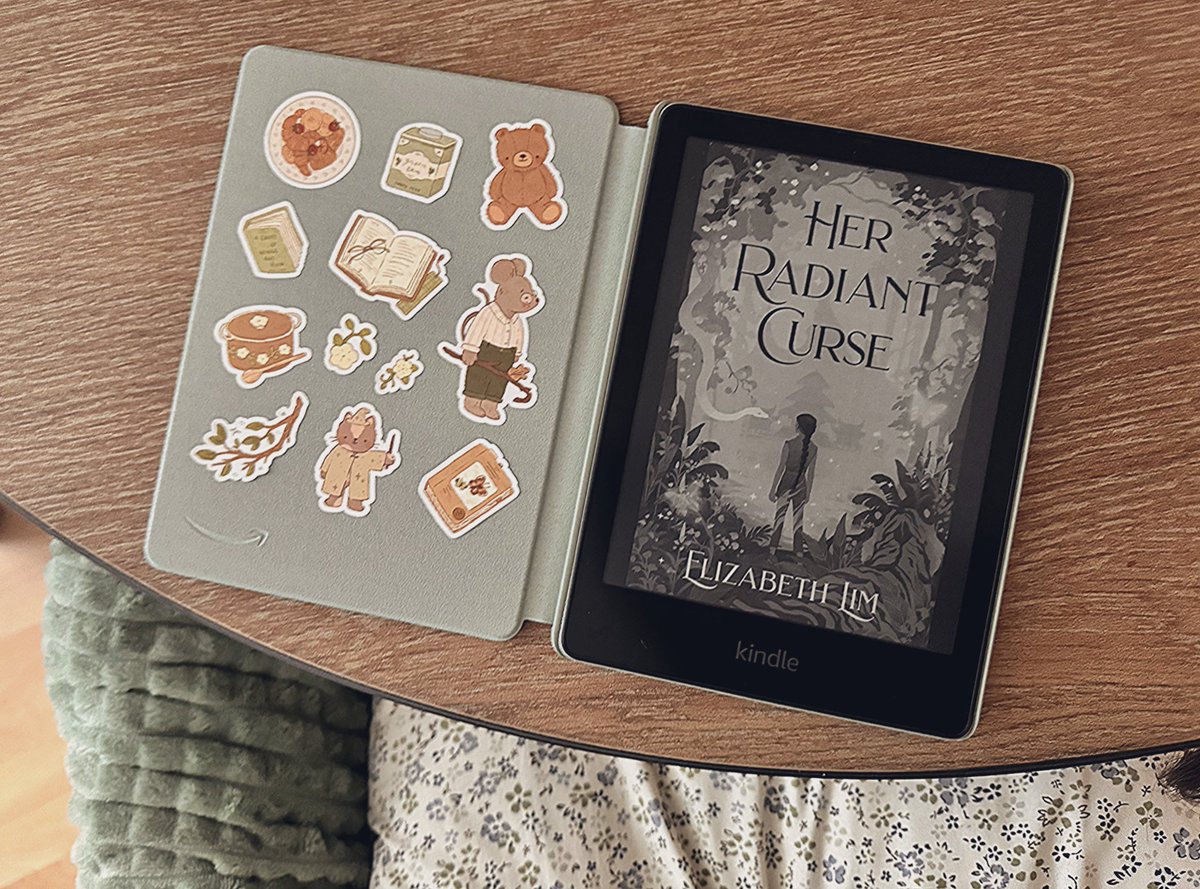 lu_on_moonstone's tweet photo. I got a new case for my Kindle, it looks so cozy <3 https://t.co/JphdnKWSQI