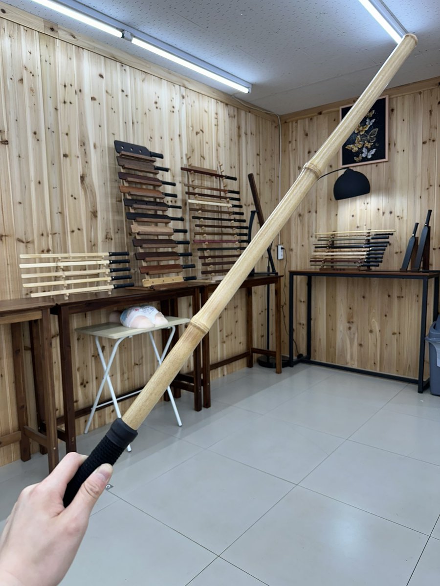 cunnduck's tweet photo. 궁금했던 케인공방 @handmadecane 

구경 간 김에 내가 휘두를 일은 없지만 맘에 들어 구매한 통통한 대나무 케인ㅎㅎ

오늘 처음 뵌 마녀 @witch1004486 님과 무노마드 @johndomida 님하고 케인공방 구경하고저녁먹고 성향 얘기도 하고 알차게 보낸 주말 https://t.co/4Ovor2atxT