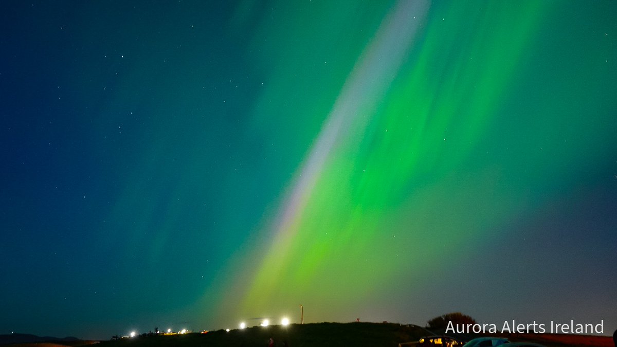 Dangerous sunspot responsible for causing the extreme aurora 2 and half weeks ago returns

For more read here 👉donegalweatherchannel.ie/live-aurora-no…

#aurora #ireland #northernlights #WildAtlanticWay #astronomy #astro #space