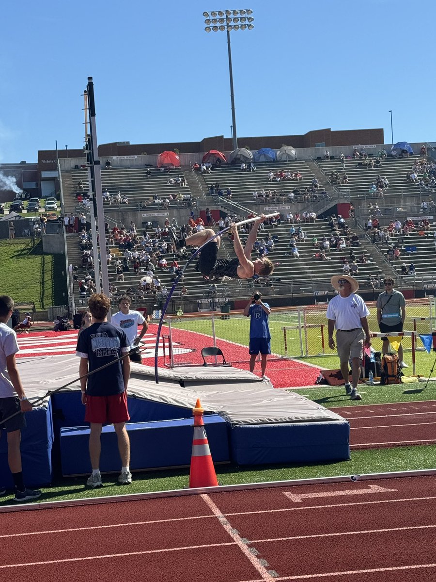 Chase Granberg first Falcon on the track Live results: live.pttiming.com/?mid=7328 @SHSFalcons @N2SportsStaley