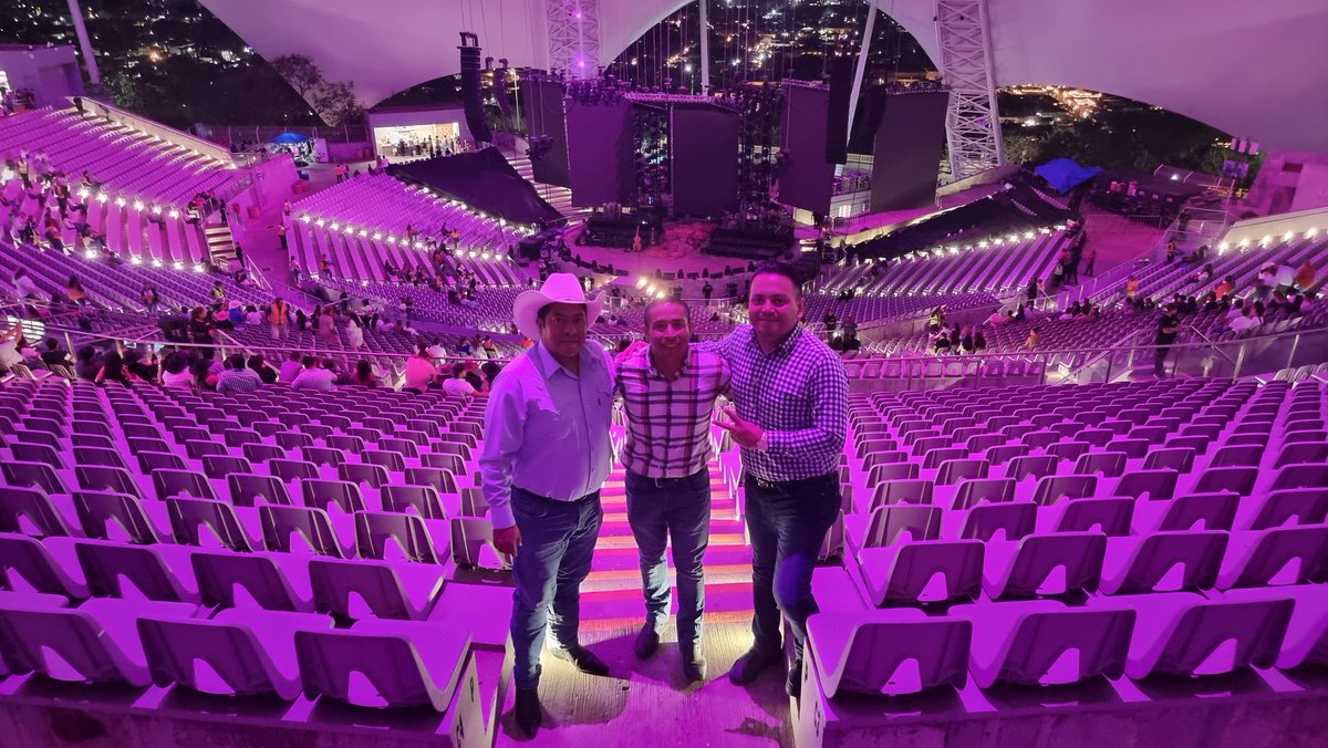 matuscar's tweet photo. La noche de anoche en el concierto de #CarinLeón https://t.co/dbvy2GVt8M