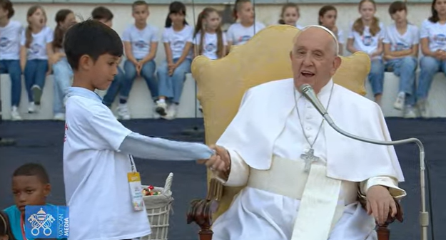 At first World Children's Day, kids ask pope: how can we make the world a better place? 'Speak kindly, play with others, help others. Do these things & the world will be better.' How to love everyone? 'Start with those who live closest to you & go from there.'