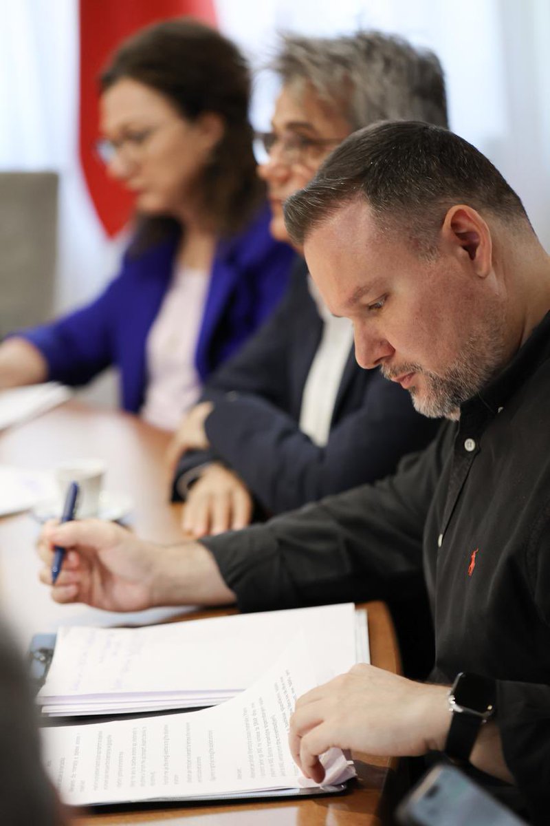 Arbjan's tweet image. Do të forcojmë më tej rolin e bashkive për komunitetin në territorin e tyre. Në Berat, Shkodër dhe Divjakë do ta pilotojmë procesin e decentralizimit në fushat e arsimit, shëndetësisë dhe bujqësisë

#Bashkitëforta
#Shqipëria2030
#Pushtetivendor