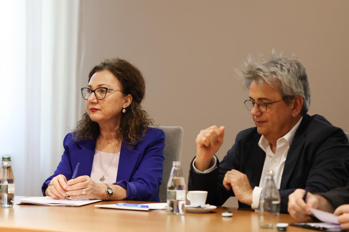 Arbjan's tweet image. Do të forcojmë më tej rolin e bashkive për komunitetin në territorin e tyre. Në Berat, Shkodër dhe Divjakë do ta pilotojmë procesin e decentralizimit në fushat e arsimit, shëndetësisë dhe bujqësisë

#Bashkitëforta
#Shqipëria2030
#Pushtetivendor