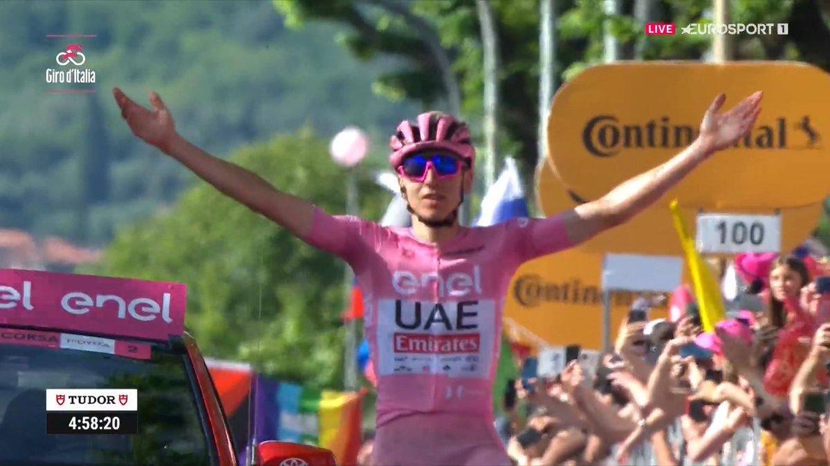 Tadej Pogacar remporte la 20ème étape et le CG du Giro 2024. 6ème victoire du Slovène, qui va pouvoir désormais se consacrer au Tour de France👊💪👏 Valentin Paret-Peintre 2nd. Daniel Felipe Martinez 3ème #TadejPogacar #GirodItalia #Giro #Giro107 #ciclismo #cycling #LesRP