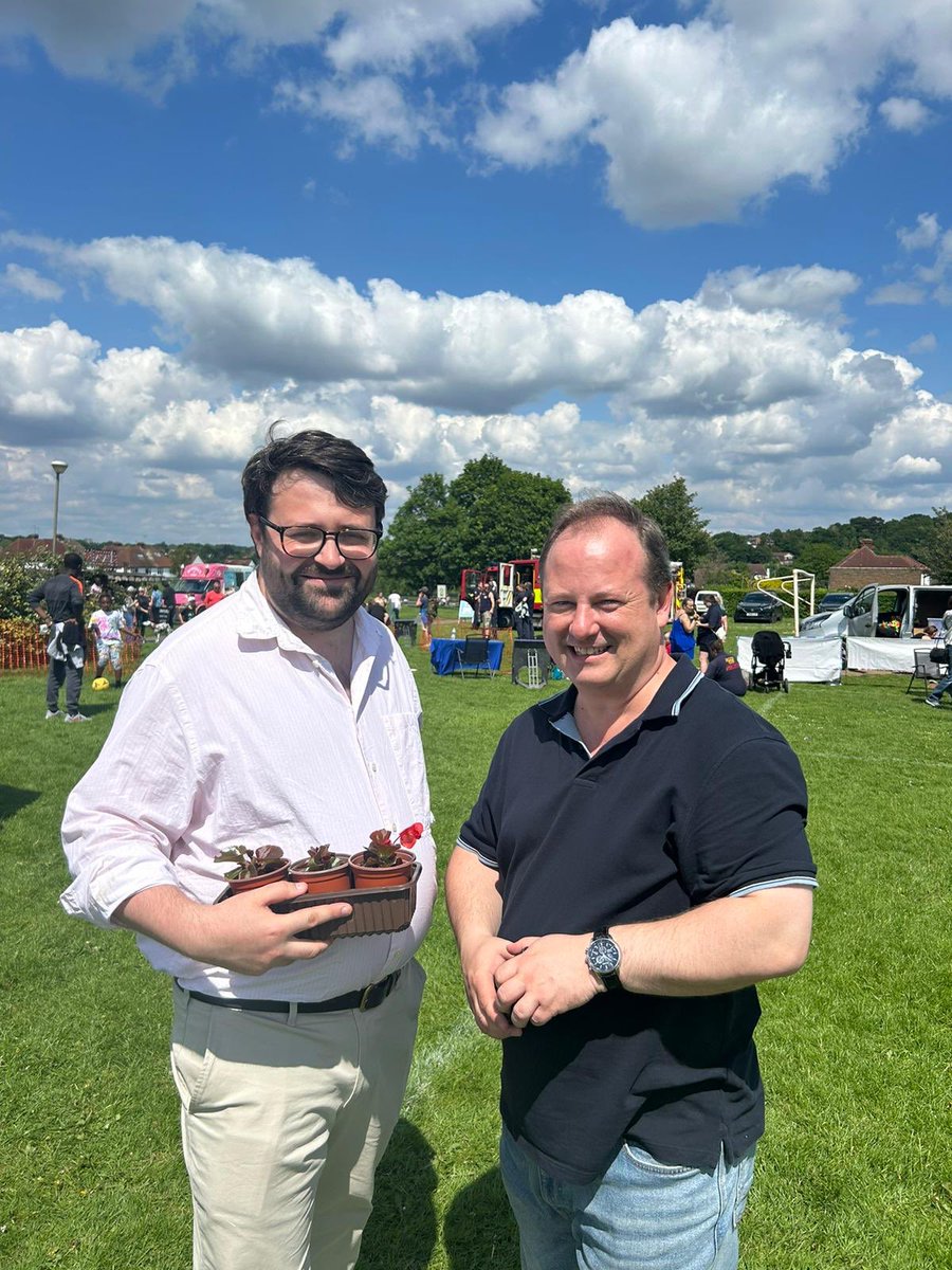 Great to get over to #ConeyHall today with @ThomasFTurrell to see both the new ‘Learn to ride’ and enjoy the fun day. I resisted the inflatables….Great work by the Friends of Coney Hall Park! #Bromley & #BigginHill