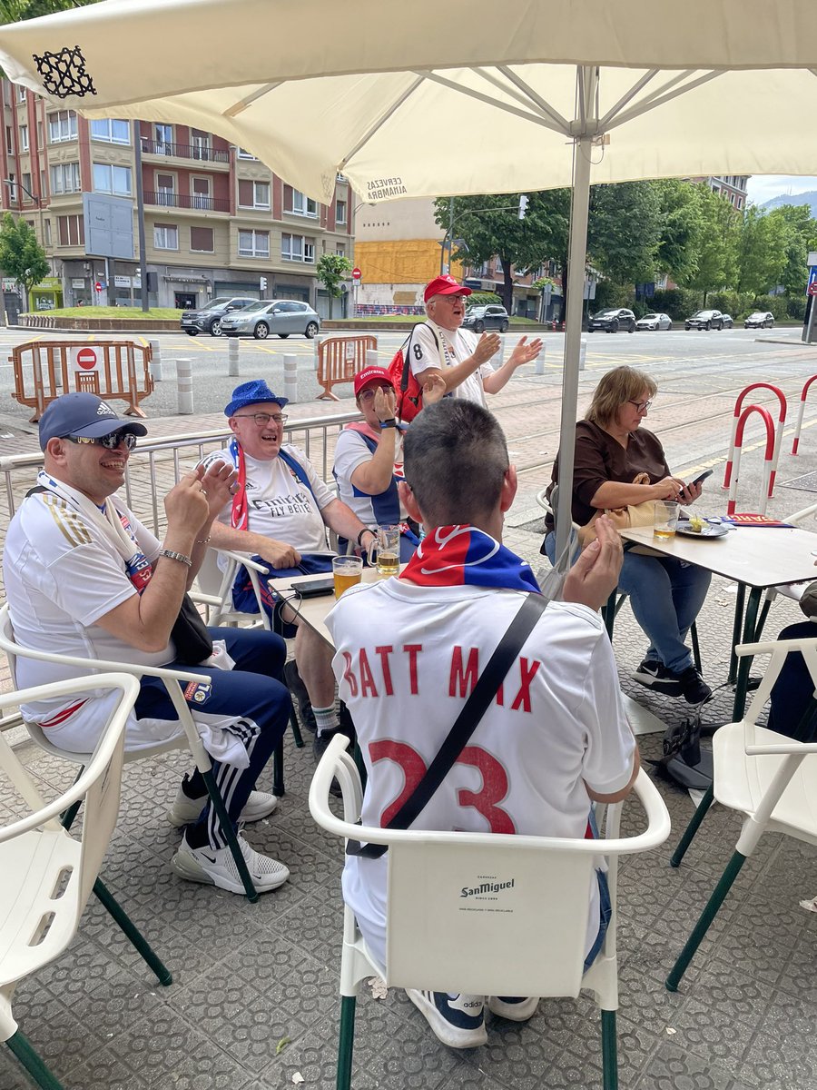 Jour de finale à #bilbao entre l’ #olfeminin et le #barca . Les supporters barcelonais sont beaucoup plus nombreux que les 4000 lyonnais. On parle de 30 000 catalans. Et le stade sera plein.