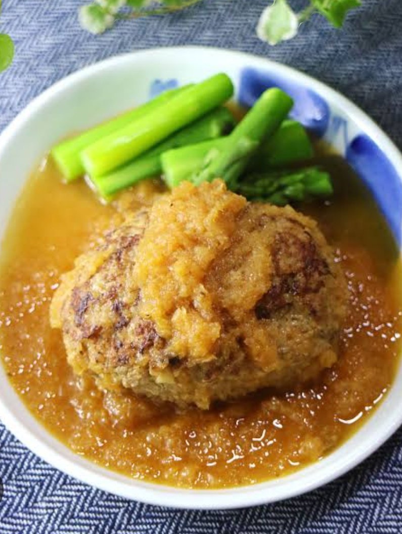 🍀おはよぅございます🤗

晩ご飯は和風煮込みハンバーグ
にしました
焼きあごだしと大根おろしで
煮込むのが好きです
ドミグラスソースが上手に
作れない私は昔からおろしで
和風にします
季節のアスパラを添えました

今日も楽しい日曜日を
お過ごし下さいね…(⁠*⁠˘⁠︶⁠˘⁠*⁠)⁠.⁠｡⁠*🍀