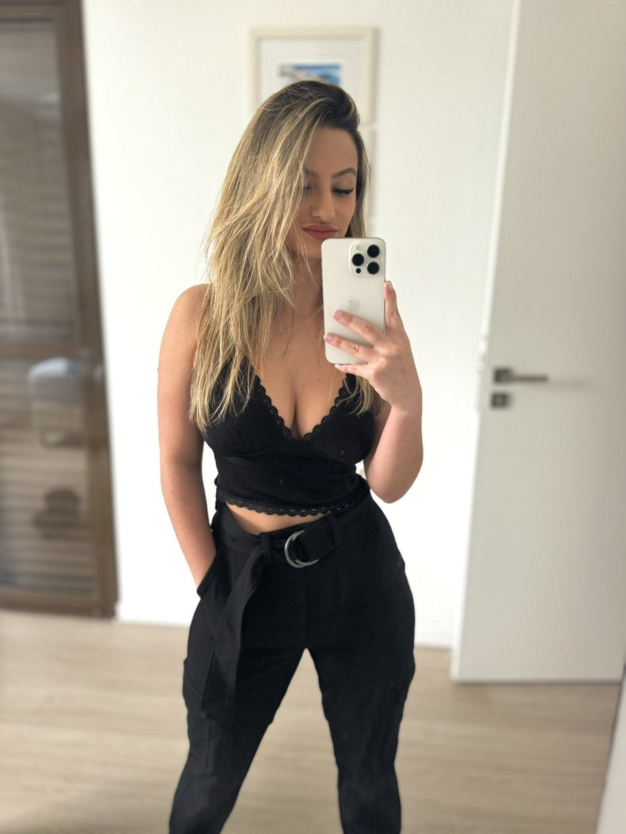 These Web3 girls are built differently 

Tag the ones you know below 👇🏻