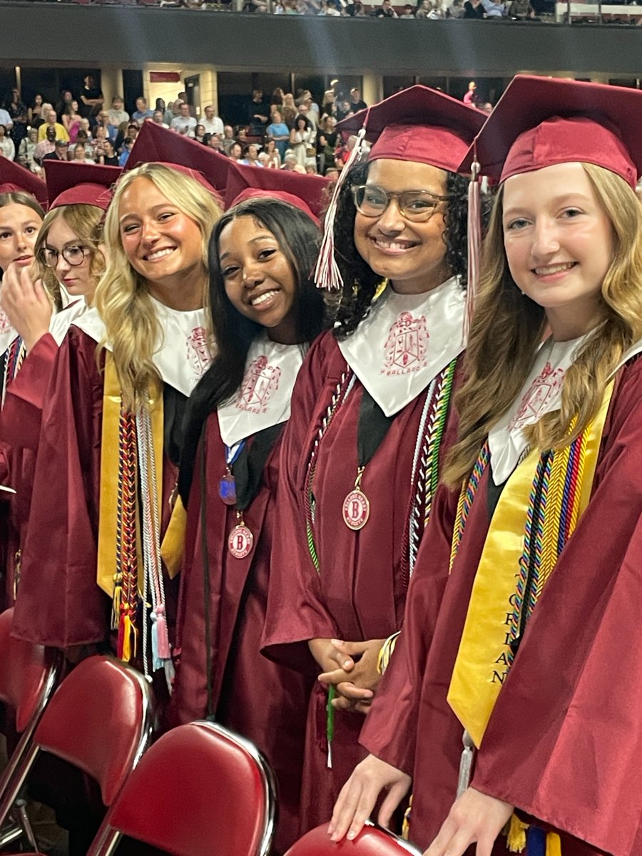 AcademiesofLou's tweet photo. 🎓🎉Congrats to the Ballard High Class of 2024. We know each of you will go on to do great things. #JCPSgrad2024 #AcademiesofLou https://t.co/DJNr7kDVo5