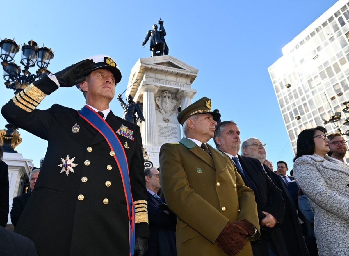Con una majestuosa y emblemática ceremonia en la Plaza de los Héroes, en Valparaíso📍, nuestro hermano país Chile 🇨🇱 conmemoró los 145 años del Combate Naval de Iquique y Día de las Glorias Navales, el cual tuve el honor de acompañar.