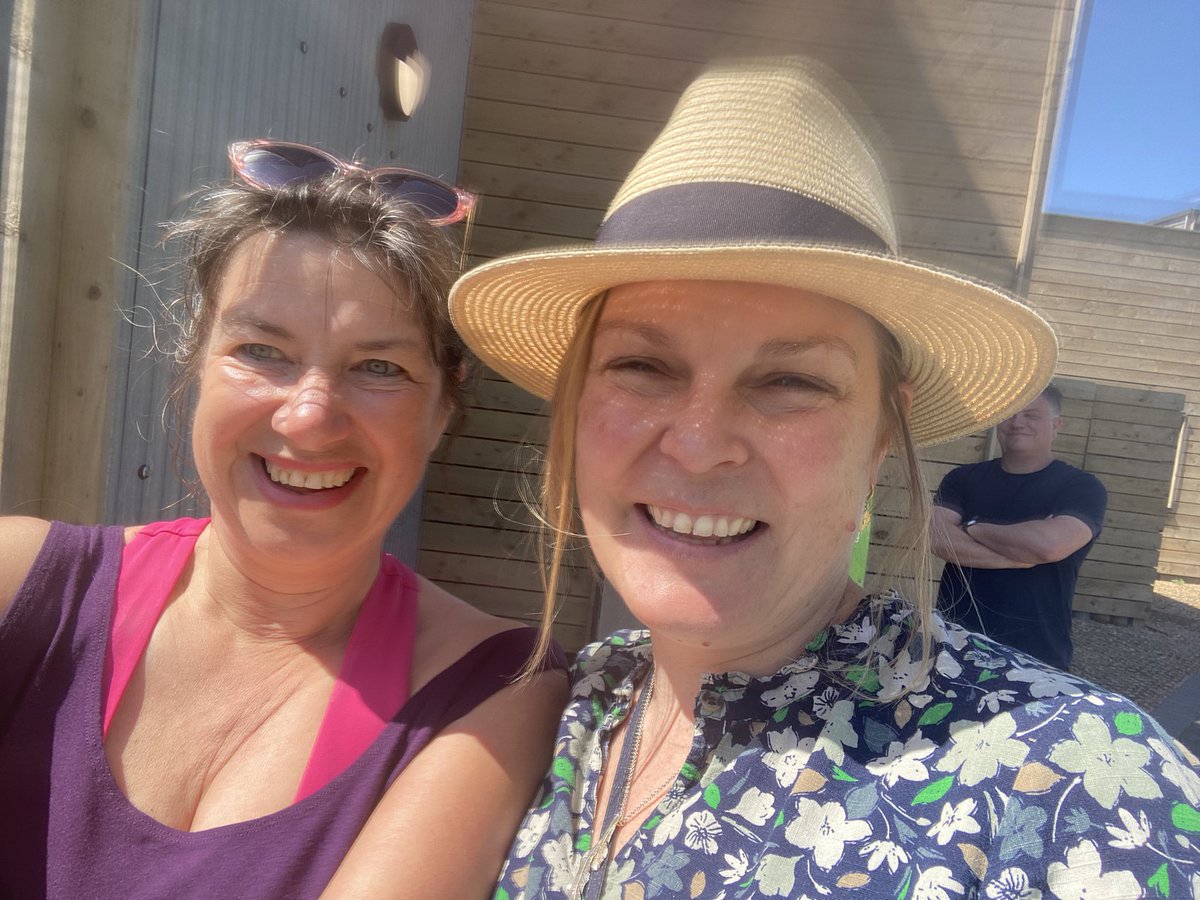 Absolute joy to bump into @katharinegale immediate past chair @RCNWomensHealth on #Brighton beach - lovely suprise 🥰
#WeNurses