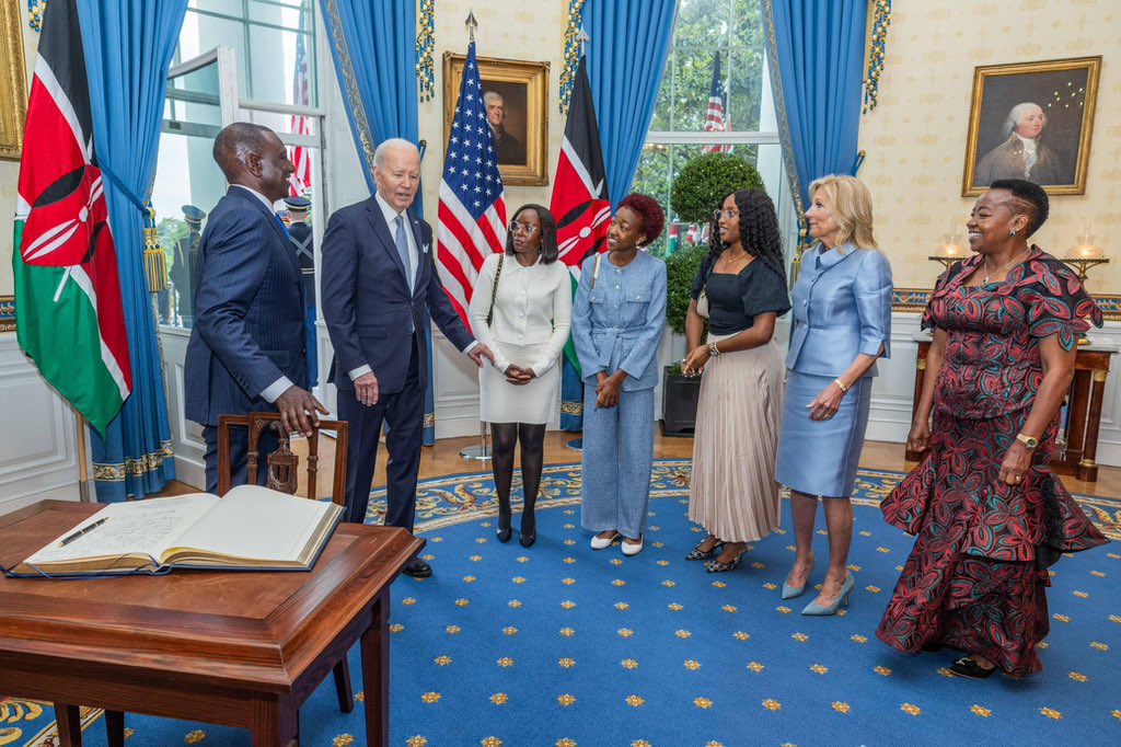 Laissez les enfants du PR05 tranquille. PR Ruto aussi est complexé ? Parce qu’il a ramené son bataillon à la Maison Blanche. 😅😅