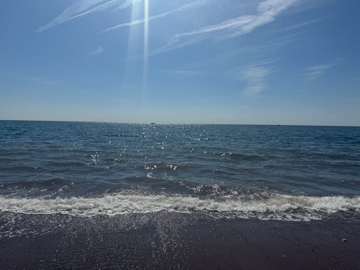 A perfect day for a walk on the beach in Teignmouth and Shaldon, Devon.  

#DevonWalks #TeignmouthBeach #ShaldonWaterTaxi #ExploreDevon #BotanicalGardens