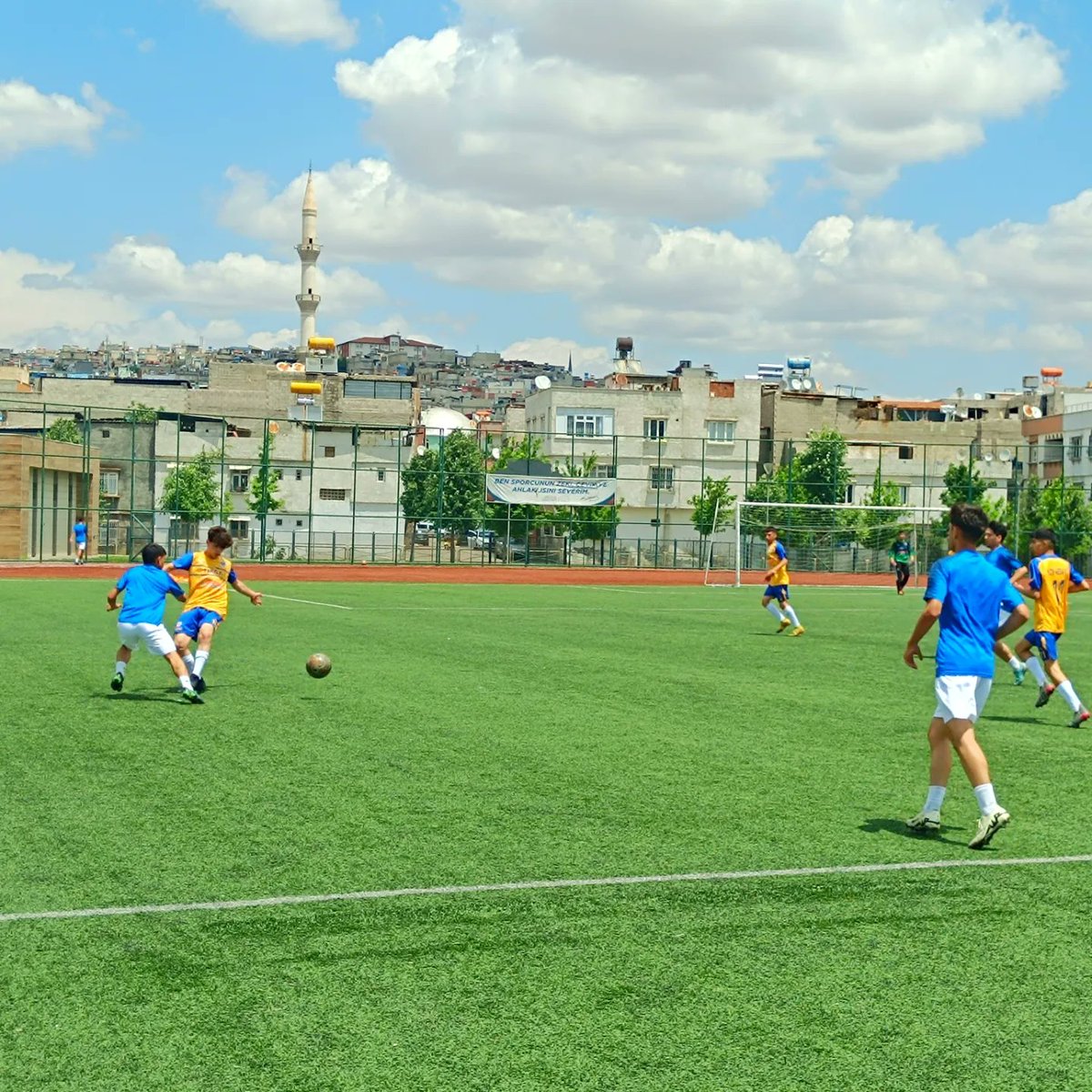 Nizip HESA Sk A takımımız haftayı Gaziantep Belediyespor ile yaptığı hazırlık maçı ile tamamladı. 
Gelecek yıl lige  kadar  Nizip bambaşka bir takım izleyecek inşallah 🙏👏⚽🇹🇷 <a href="/nizipgovtr/">T.C. Nizip Kaymakamlığı</a> <a href="/Nizipbel/">Nizip Belediyesi</a> <a href="/alidogan0127/">Ali Doğan</a>