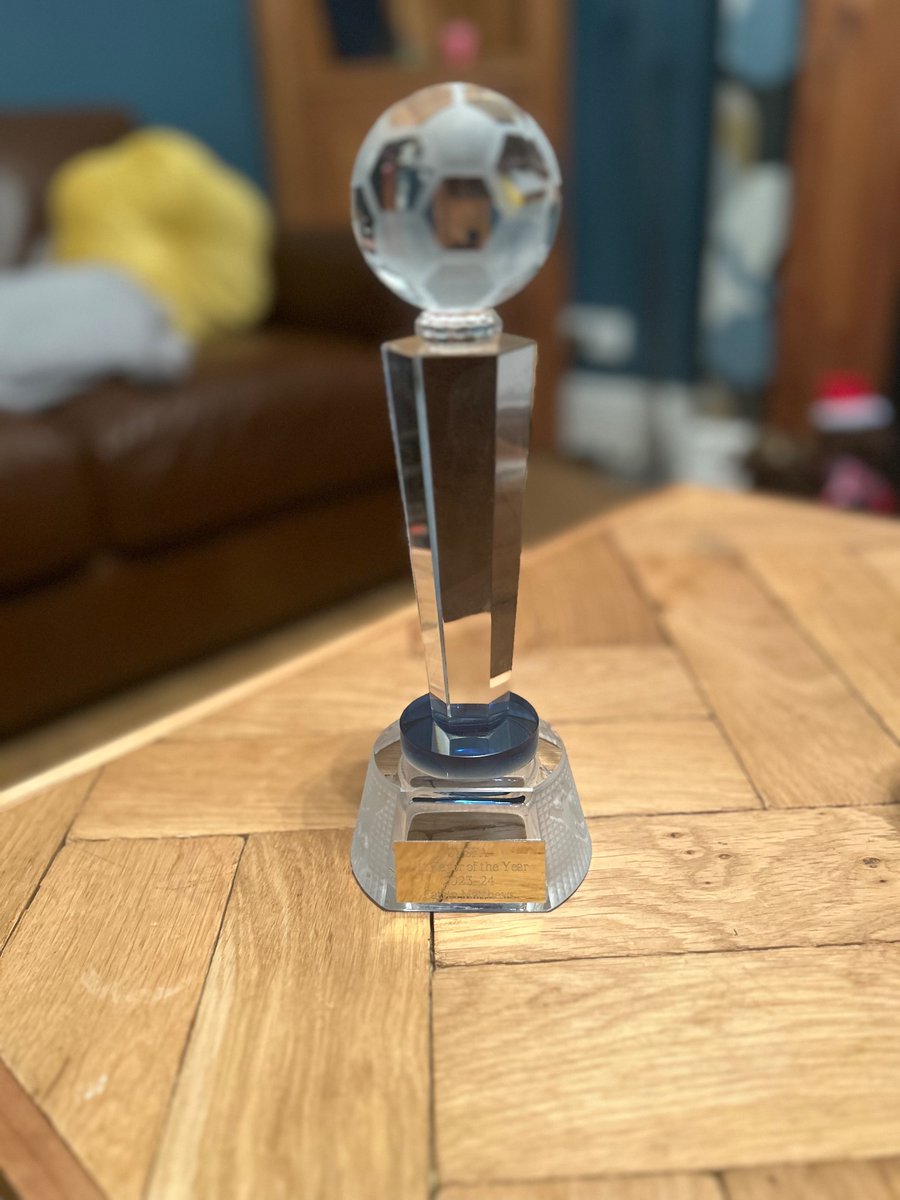 EmmaClare_1980's tweet photo. Player of the year for Cardiff and Vale Schools for the second year running! Couldn’t be more proud. Chwaraewr y flwyddyn ar gyfer Ysgolion Caerdydd a’r Fro dwy flynedd yn olynol- mor falch ❤️ 
@mynyddbychan https://t.co/jxdIyu1Nph