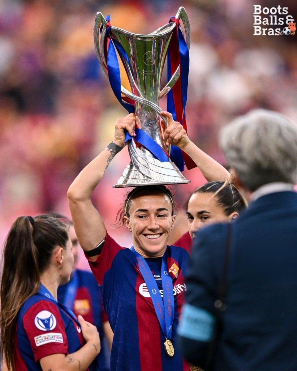 🏴󠁧󠁢󠁥󠁮󠁧󠁿 Lucy Bronze is the first English player to win 𝗙𝗜𝗩𝗘 Champions League titles!

🏆2018 - Lyon
🏆2019 - Lyon
🏆2020 - Lyon
🏆2023 - Barcelona
🏆 2024 - Barcelona

🌟 5 Champions League Finals, 5-time Champions League winner, <a href="/LucyBronze/">Lucy Bronze MBE</a> 👏

#UWCLfinal